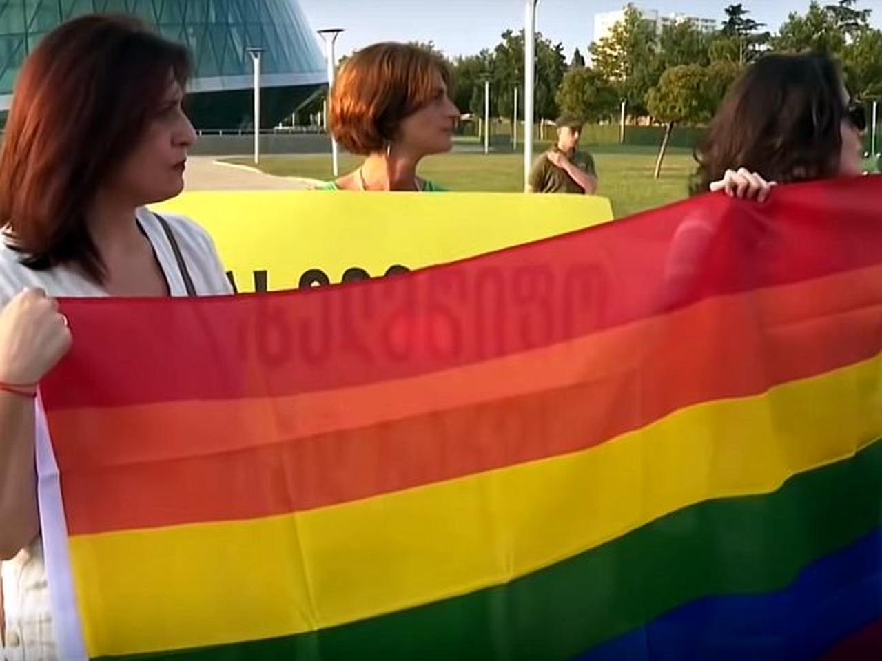 Геи и лесбиянки больше всего любят жить на Калининской линии метро