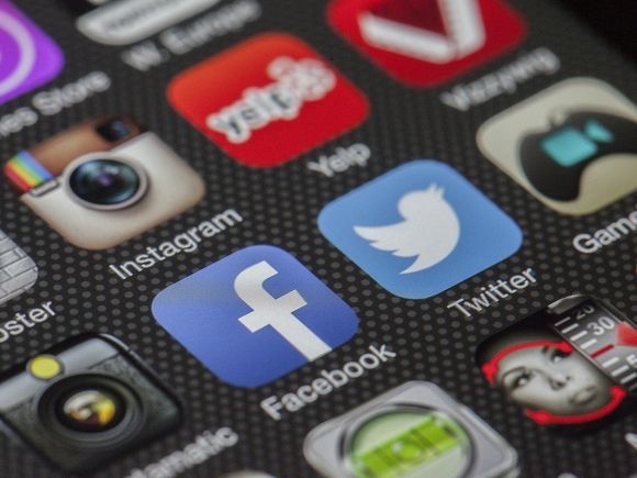 В Госдуме одобрили закон об ужесточении контроля над Facebook и Twitter