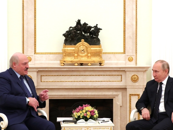 Лукашенко на встречу с Путиным принес «карты» и заявил, что Украина атаковала бы Белоруссию, если бы не «помощь» России»
