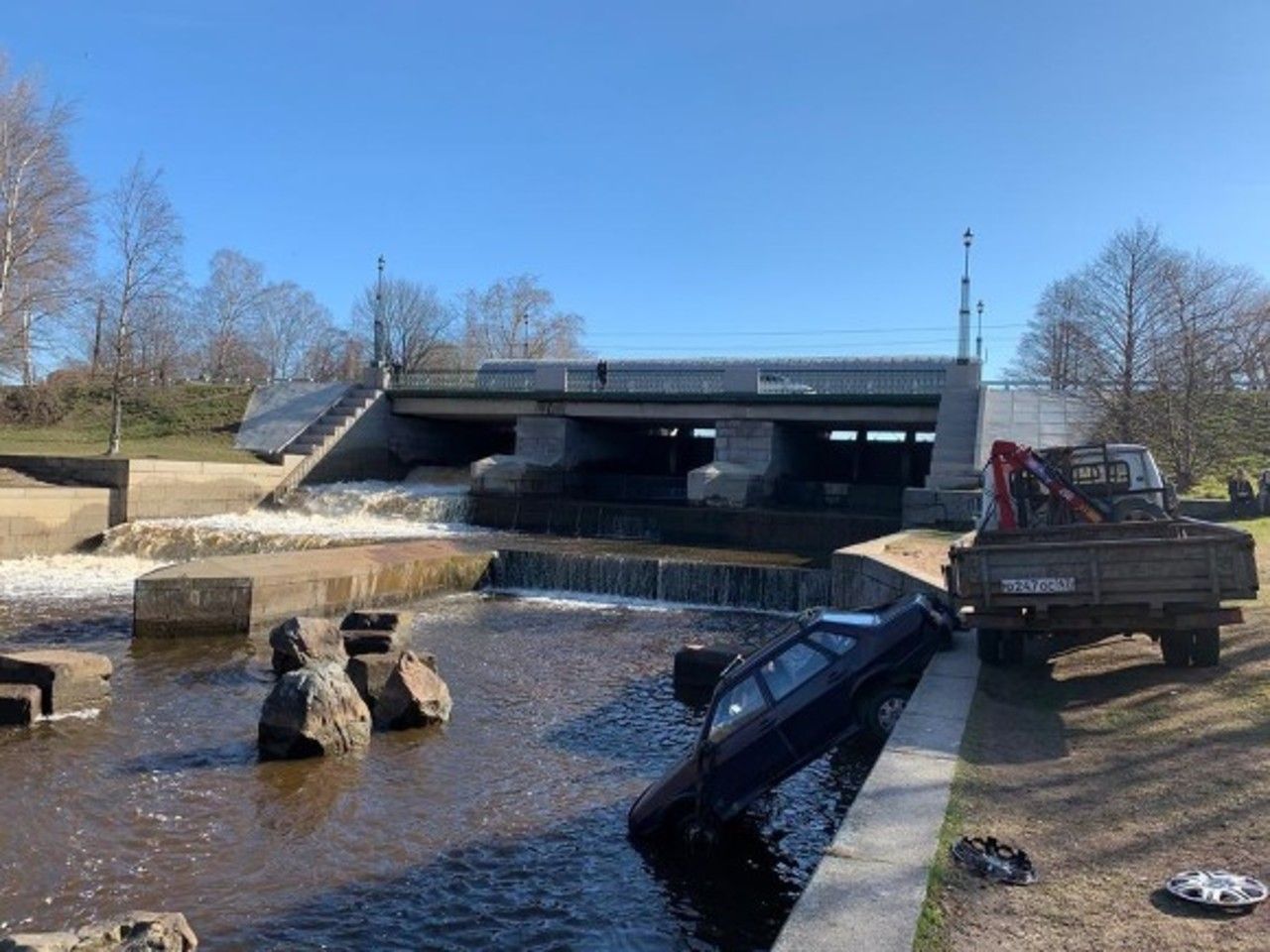 наводнение в сестрорецке. сестрорецк автомобиль. авария на приморском шоссе вчера в сестрорецке. сестрорецк автомобиль. 2021.