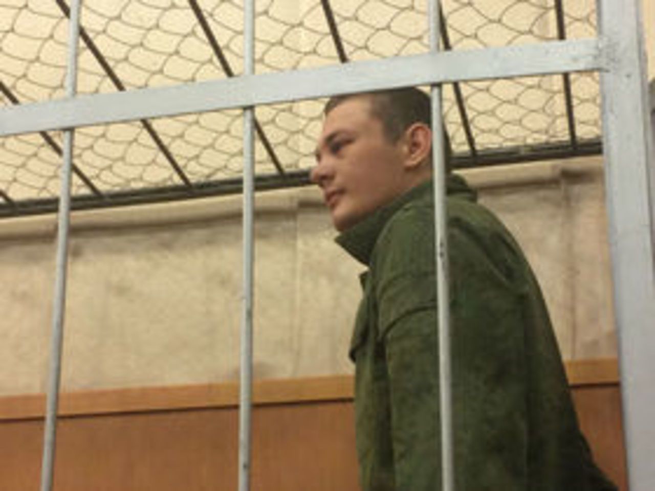 подозреваемый военнослужащий. военный в наручниках. пермяков валерий александрович афганистан. госпиталь питера военный денис шайкин. военные осужденные.