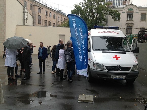 Мобильные пункты вакцинации против гриппа заработали в Москве