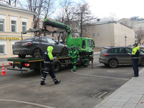 Оплатить эвакуацию машины на штрафстоянку в Москве можно в приложении