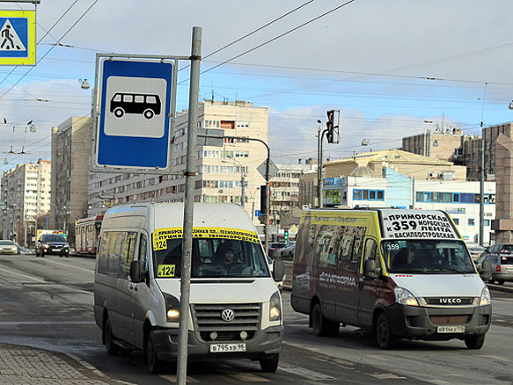 Городу на Неве грозит транспортный коллапс.