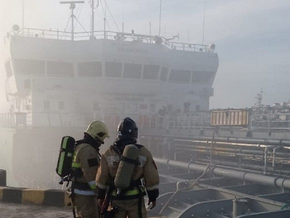 В Черном море загорелся танкер с россиянами на борту