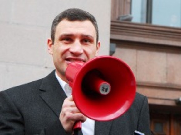 Кличко сообщил о многочисленных взрывах в Киеве