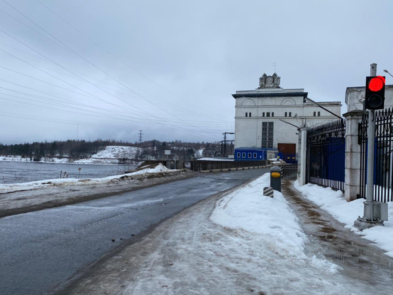 Свирские берега. Свирь Подпорожье. Паромная переправа Подпорожье. Подпорожье переправа через Свирь. Свирские берега в Подпорожье.