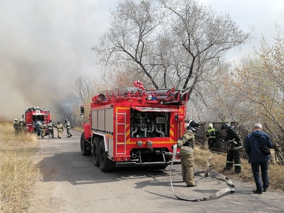 Площадь пожара в дачном массиве Хакасии увеличилась в 225 раз (видео)
