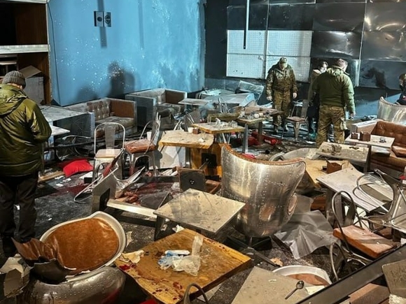 Число пострадавших при взрыве в кафе в Петербурге выросло до 25 (фото)