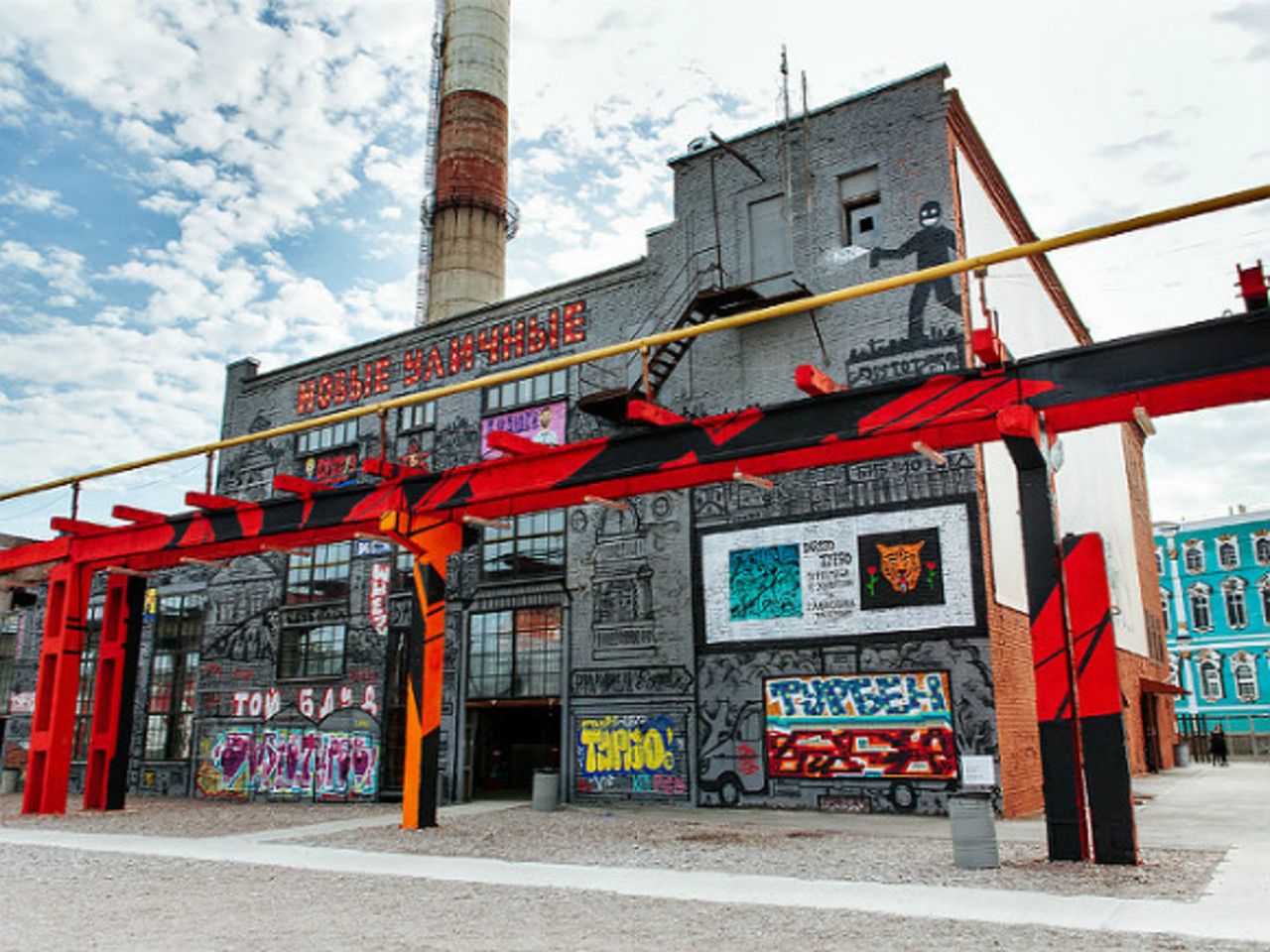 музей уличного искусства (street art museum) в санкт петербурге. музей стрит арт петербург. музей стрит-арта санкт-петербург шоссе революции. музей уличного искусства шоссе революции 84 а в. стрит арт музей спб шоссе революции.