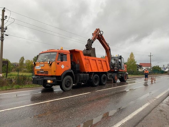 Коммерсант: В Петербурге резко сократится объем ремонта автодорог