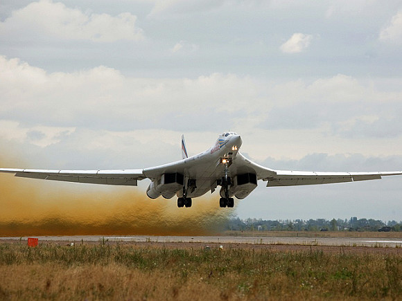 Ту-160 российских ВКС пролетели над Балтикой