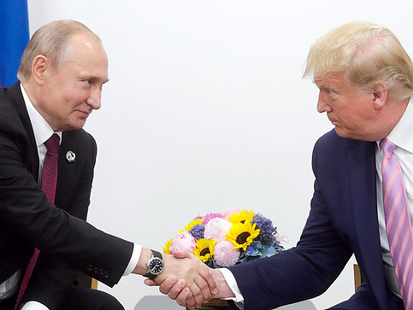 Байден: Трамп напуган Путиным и боится ему перечить