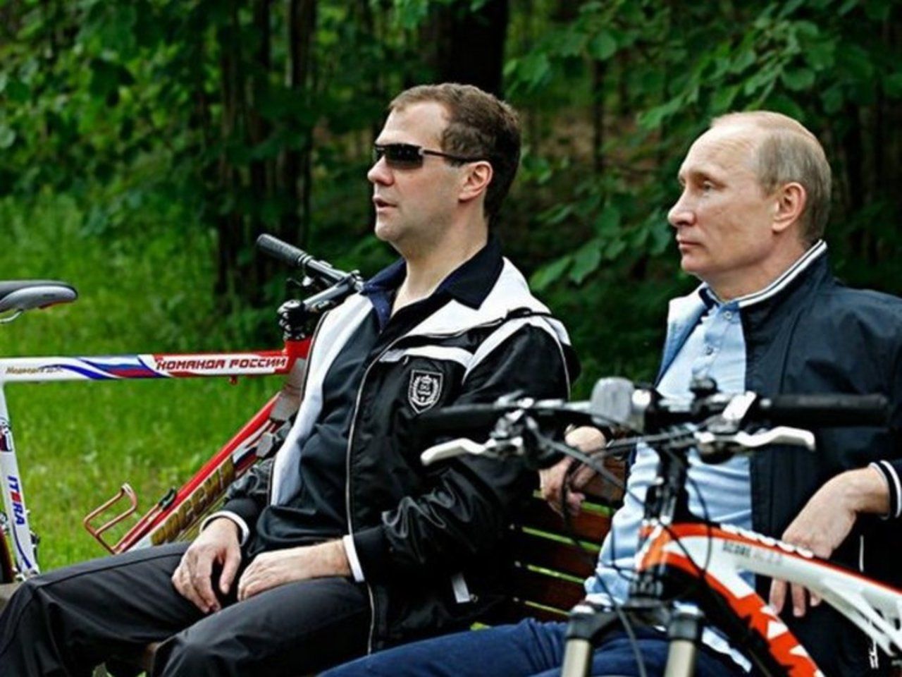 Путин на велосипеде