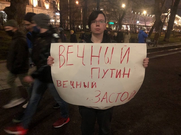 Из более чем тысячи задержанных на акциях протеста в РФ более 300 схватили в Петербурге (видео)