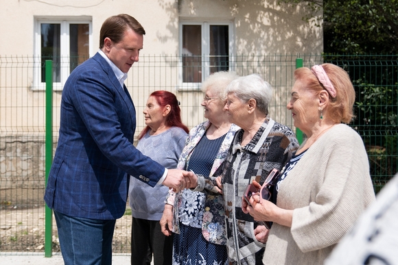 Мэр Алексей Копайгородский организовывает приемы граждан и участвует в собраниях жителей Сочи