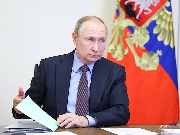 Путин высказался за продление программы по льготной семейной ипотеке