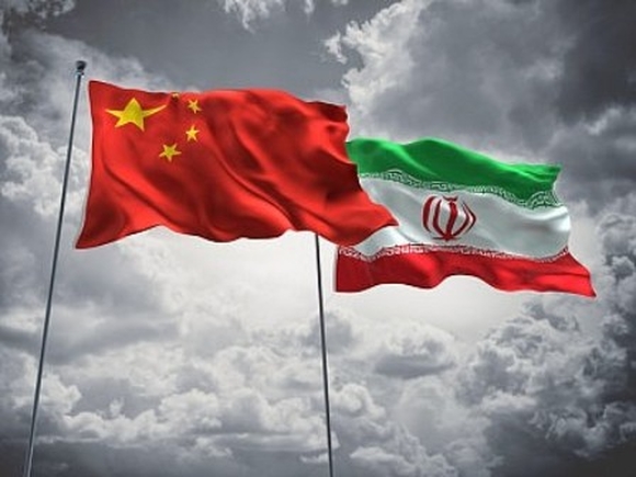 Bloomberg назвал поездку президента Ирана в Китай сигналом на фоне эскалации с США