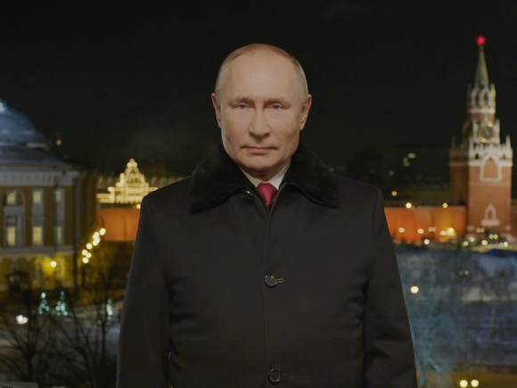 Песков назвал глупостью заявления, что Путин записывал новогоднее обращение в бронежилете
