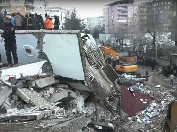 Число жертв землетрясения в Турции и Сирии превысило 21,6 тыс. человек