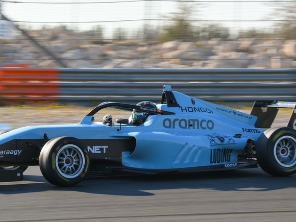 Чемпион по картингу Кирилл Куцков поднялся на пятое место в общем зачете в гонках «Формулы-4»