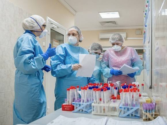 За неделю в СЗФО число заболевших коронавирусом выросло быстрее, чем в среднем по России