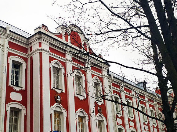 Более 70 студентов СПбГУ выселили из общежития в санаторий из-за вспышки коронавируса