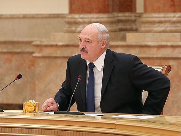 Лукашенко обороняется и наступает.