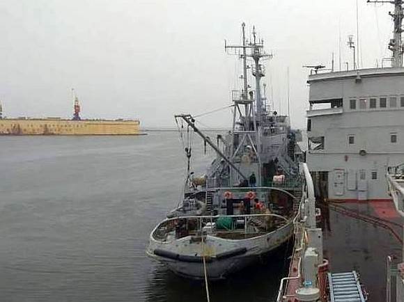 Буксир ВМС Украины «Корец» добрался до Мариуполя.