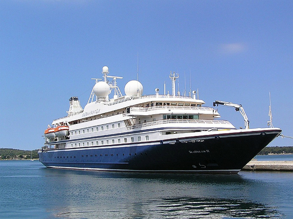 Bloomberg: В Гамбурге находится яхта, принадлежащая сестре российского миллиардера Усманова