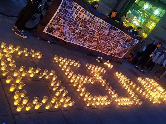 Петербуржцы почтили память жертв теракта в Беслане