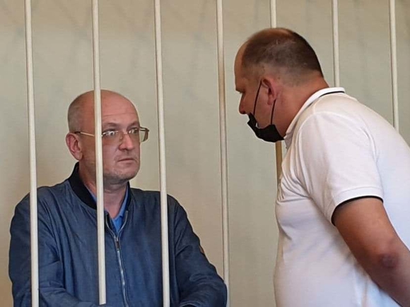 Суд в Петербурге запретил депутату Резнику посещать банк и нотариуса