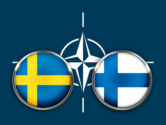 Премьеры Швеции и Финляндии считают важным вступить в НАТО одновременно