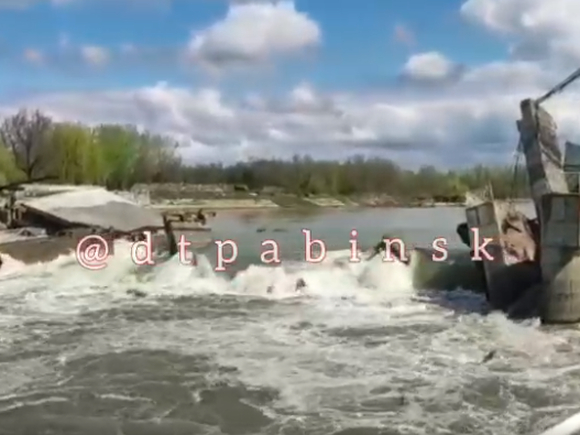 Очевидцы показали обрушение гидроузла на реке Кубань (видео)