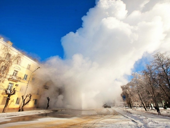 В Новосибирске 64 жилых дома остались без тепла из-за аварии на теплотрассе