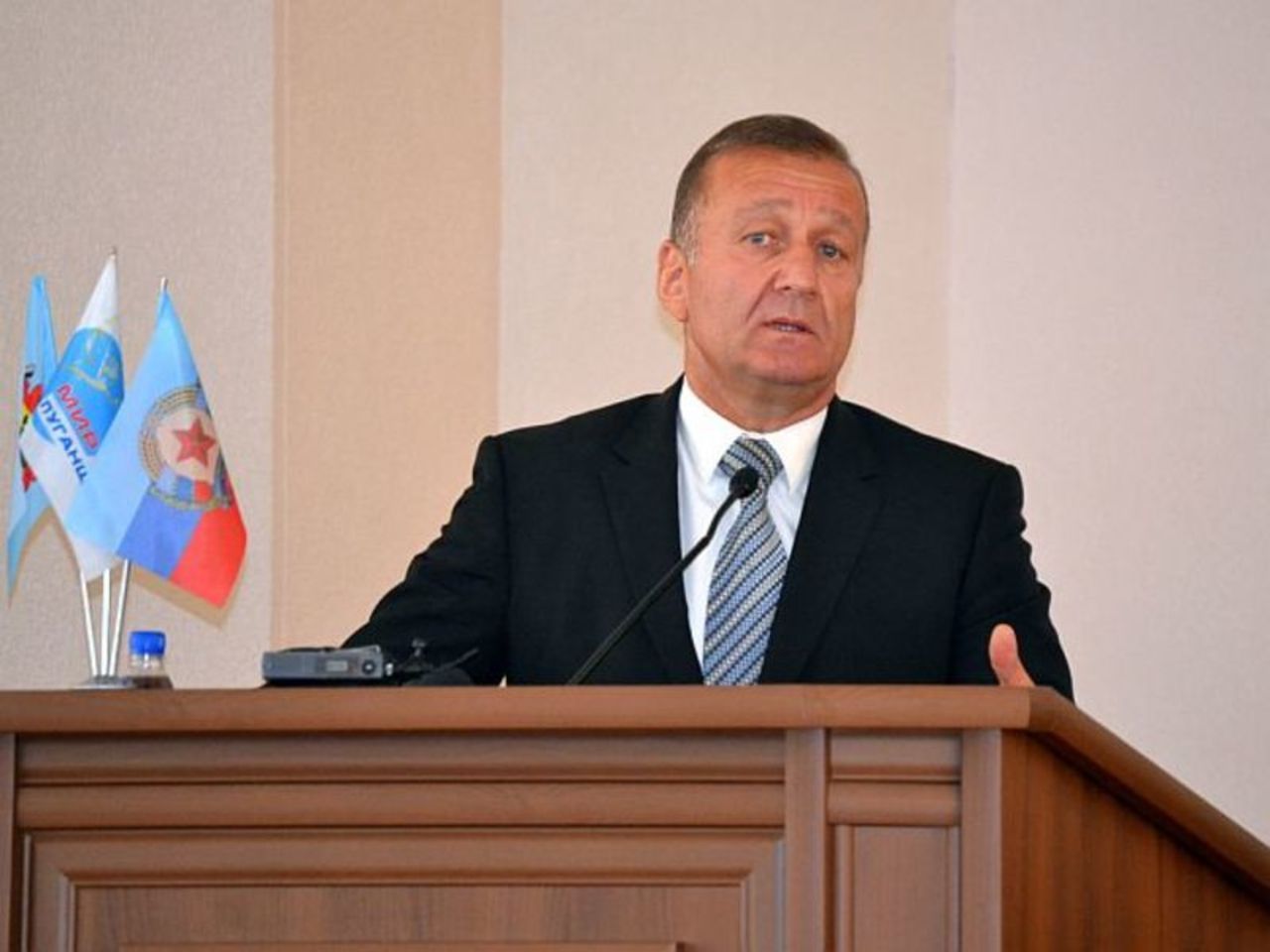 Пилавов манолис васильевич лнр. Кравченко мэр луганска. Луганский мер. Мэр луганска. Пасечник луганск.