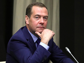 Медведев заявил о росте числа «руководящих идиотов» на Западе