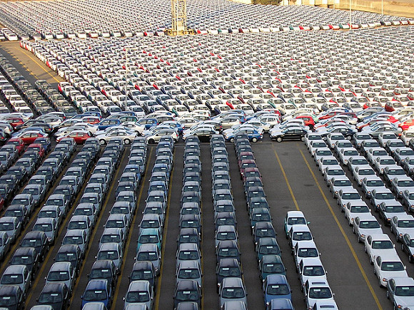Автостат: Продажи новых легковых автомобилей в России в 2022 году рухнули на 59%