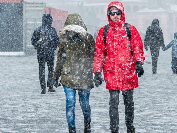 Циклон с Черного моря несет сильнейший снегопад в Москву