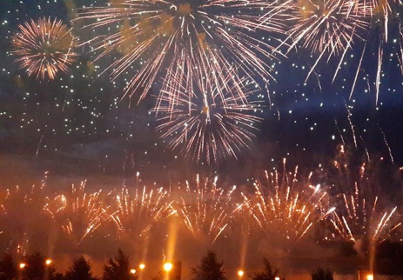 В Краснодаре без объяснения причин отменили фейерверки в честь Дня города и юбилея образования региона