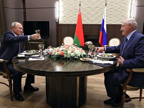 Путин признал состоявшимися выборы в Белоруссии