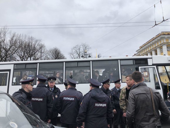 Порядка 20. Петербург арест царь. Техника на митингах ГУ МВД Москвы.