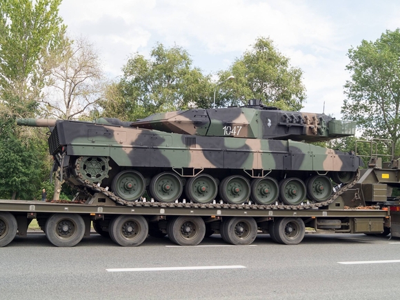 Bloomberg: Польша отправляет первые танки Leopard 2 на Украину