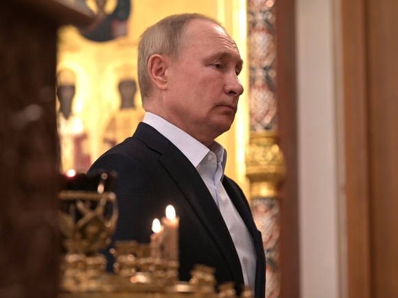 Путин посетил богослужение в Благовещенском соборе Московского кремля