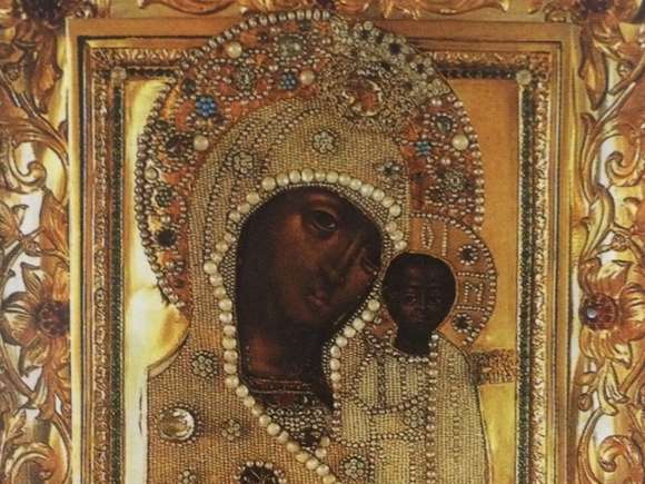 Православные отмечают день Казанской иконы Божией Матери