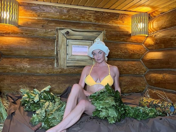 Спала с открытым балконом: любительница ледяных купелеи Волочкова пожаловалась на внезапную простуду