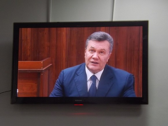 Правда, на родине Янукович заочно получил 13-летний срок, но этот приговор сейчас оспаривается.