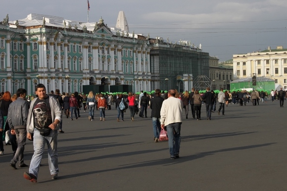 Собирать на площади. Асфальт на Дворцовой площади. Дворцовая площадь асфальт.