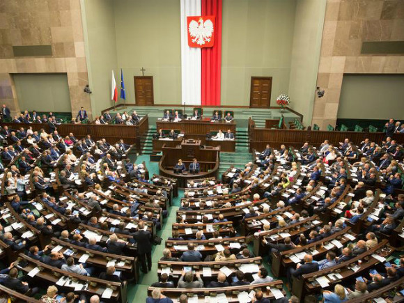 Польский сейм одобрил закон о борьбе против российского влияния
