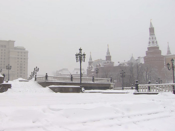 Москвичей предупредили о снегопаде в субботу и попросили пользоваться городским транспортом